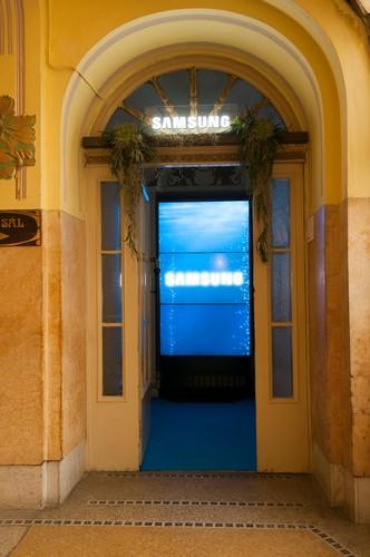 Expozice společnosti Samsung v interiéru Grandhotelu Evropa