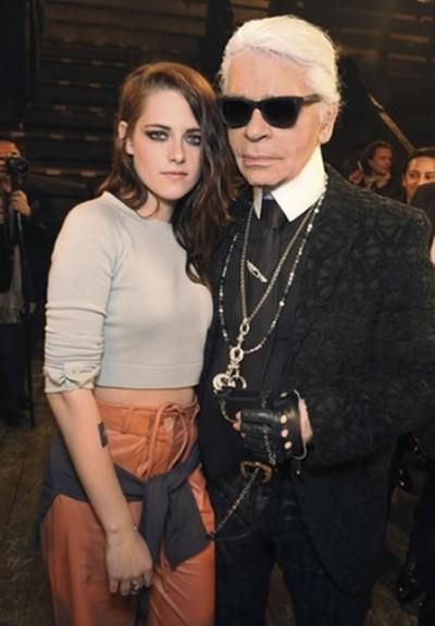 Kristen Stewart a Karl Lagerfled na lednové přehlídce Chanel