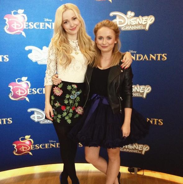 Shopaholic Nicol a Dove Cameron