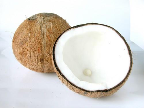 Kokosový olej dodá pokožce mladistvý vzhled